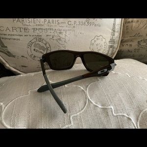 Pre-loved OAKLEY men’s sunglasses